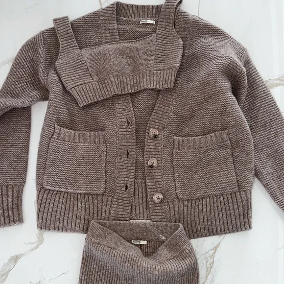 House of CB
BARLEY CHUNKY NATURAL WOOL CARDIGAN full set
Brand new without tags - Picture 9 of 9